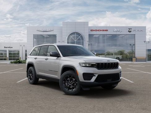 New 2025 Jeep Grand Cherokee Altitude image 5