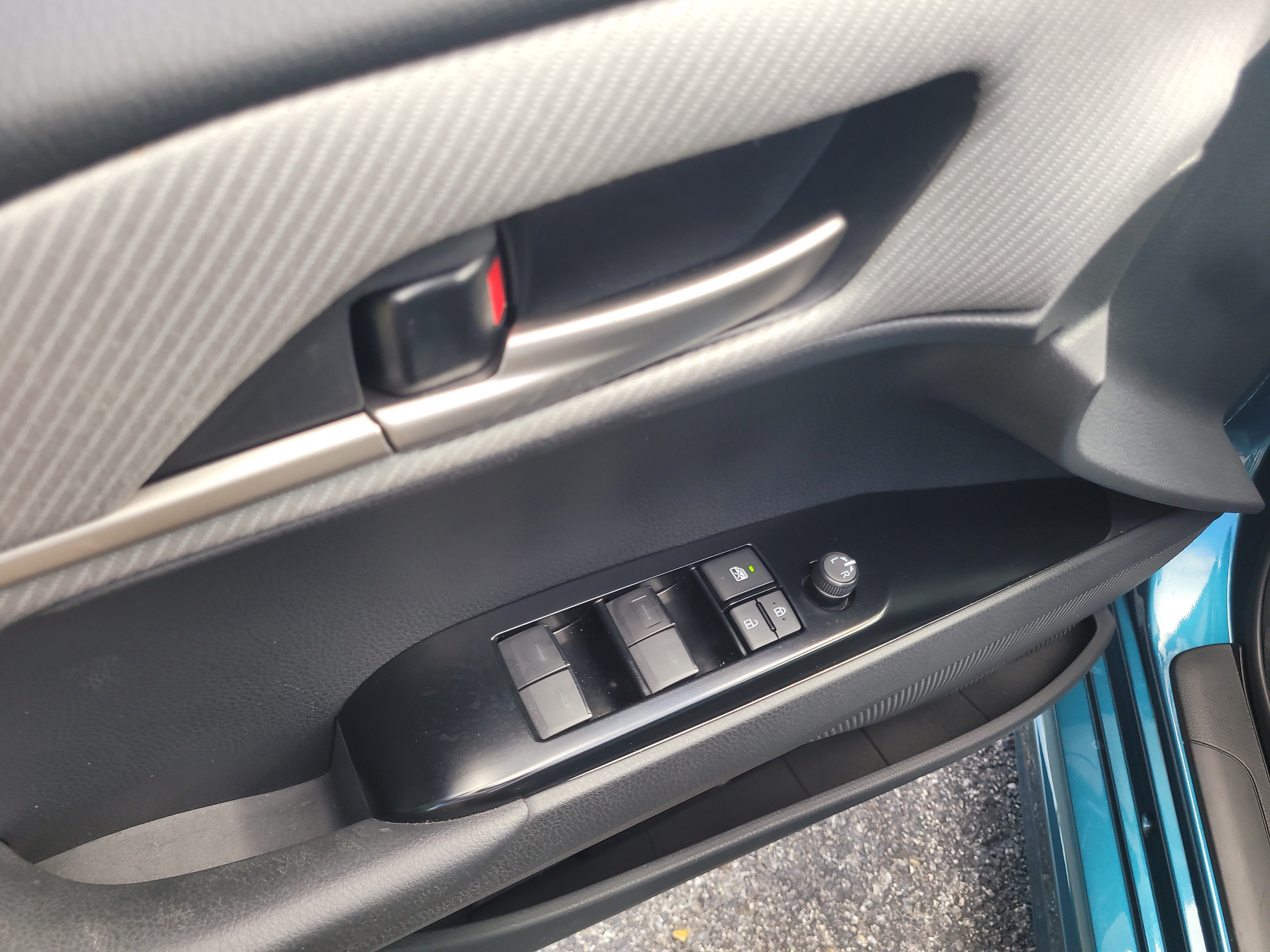 Used 2025 Toyota Camry SE FWD image 16