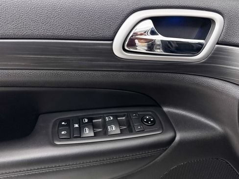 Used 2019 Jeep Grand Cherokee Altitude RWD image 27