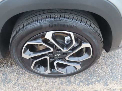 Used 2025 Chevrolet Trax RS w/ Sunroof Package FWD image 13