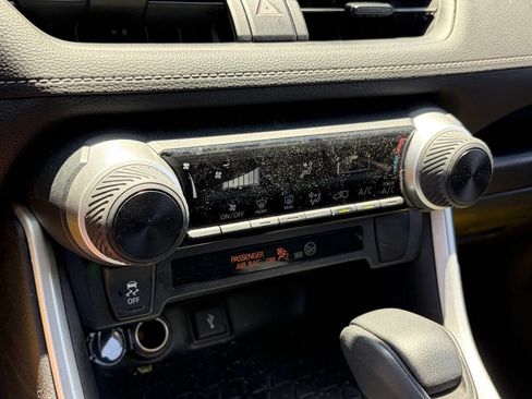 Used 2020 Toyota RAV4 LE w/ Carpet Mat Package FWD image 8