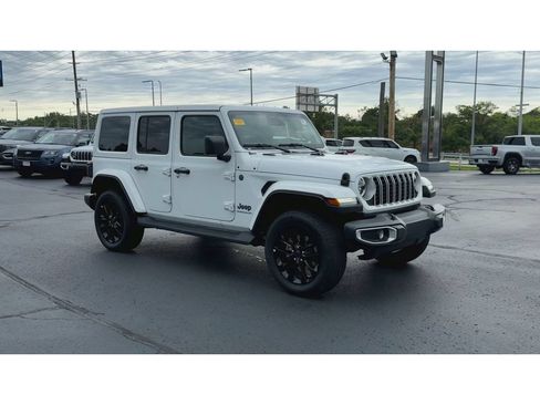 Used 2025 Jeep Wrangler Unlimited Sahara AWD/4WD image 2