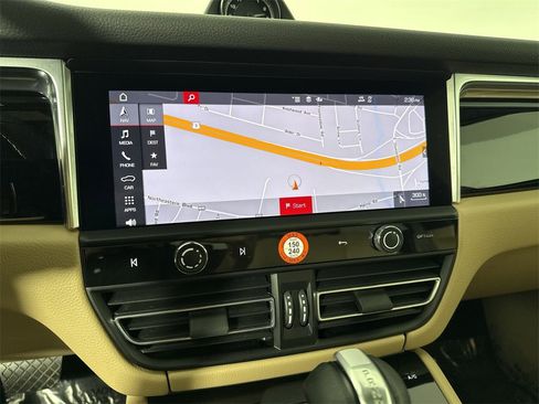 Certified 2022 Porsche Macan image 27