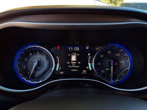 Used 2017 Chrysler Pacifica Touring-L Plus image 12