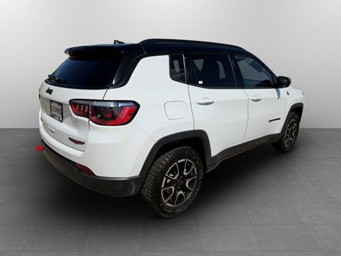 Used 2025 Jeep Compass Trailhawk AWD/4WD image 7