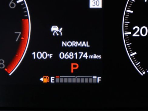 Used 2023 Honda Pilot Touring image 39