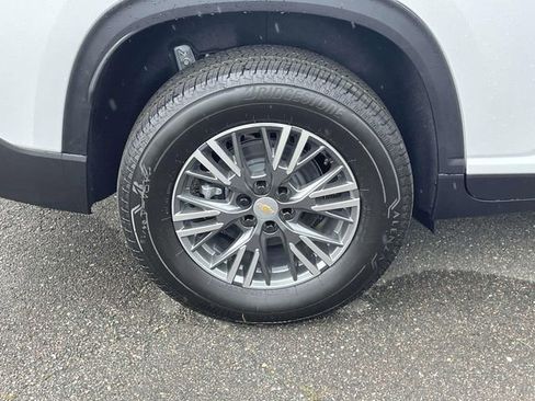 New 2026 Chevrolet Traverse LT w/ Driver Confidence Package AWD/4WD image 9