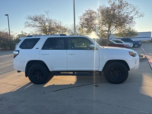Certified 2023 Toyota 4Runner SR5 Premium image 4