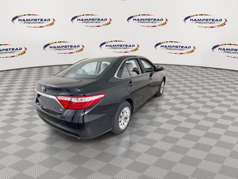 Used 2017 Toyota Camry LE FWD image 8