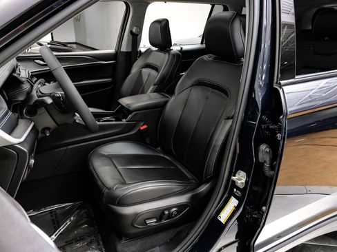 Used 2023 Jeep Grand Cherokee L Limited w/ Luxury Tech Group II image 35