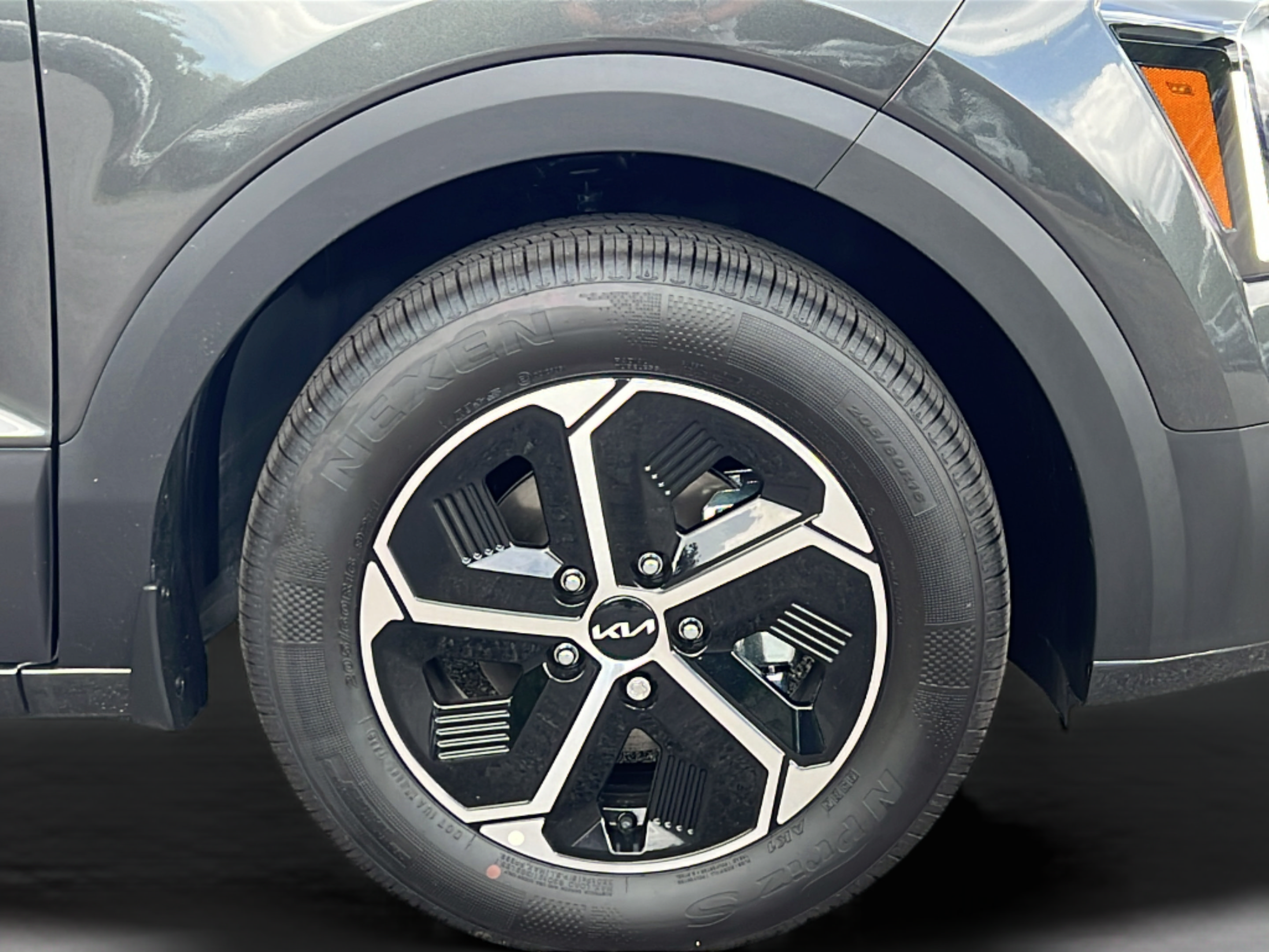 New 2026 Kia Niro LX FWD image 10