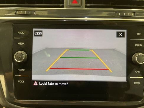 Used 2023 Volkswagen Tiguan SE R-Line image 17