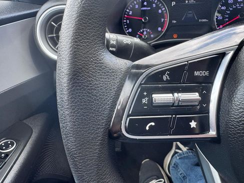 Used 2023 Kia Forte LX image 18