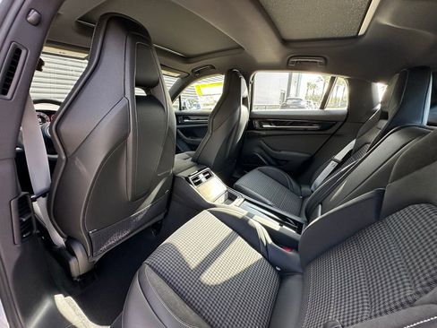 Certified 2025 Porsche Panamera 4 E-Hybrid AWD/4WD image 30