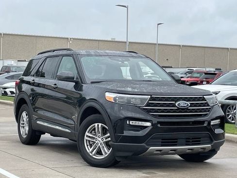 Used 2022 Ford Explorer XLT w/ Equipment Group 202A AWD/4WD image 2