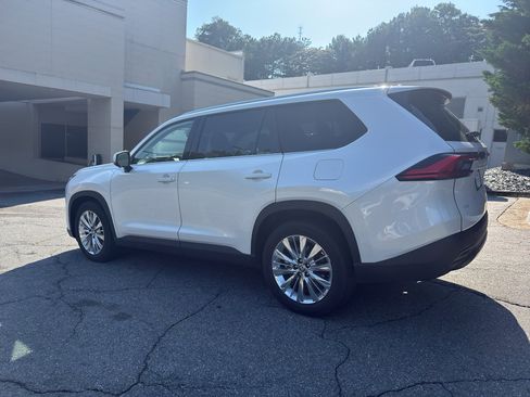 Used 2024 Toyota Grand Highlander AWD image 2