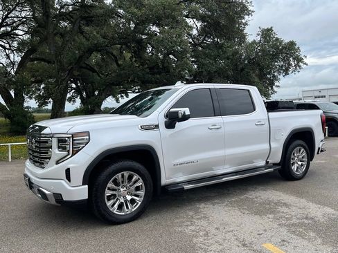 Used 2024 GMC Sierra 1500 Denali w/ Technology Package AWD/4WD image 1