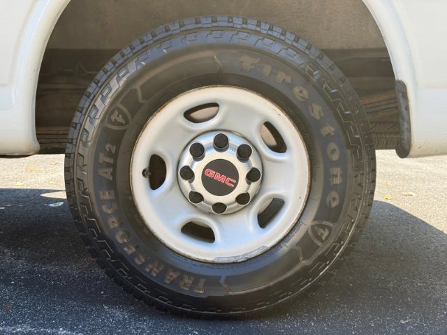 Used 2013 GMC Savana 3500 RWD image 32