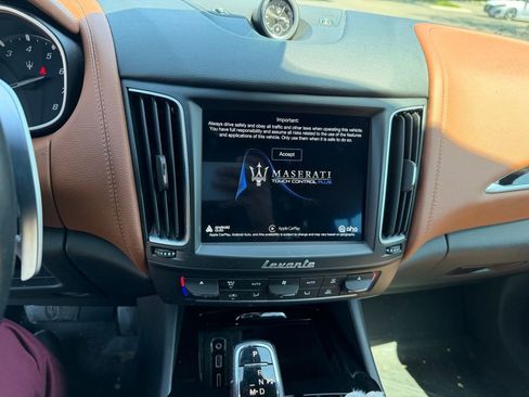 Used 2019 Maserati Levante AWD/4WD image 10