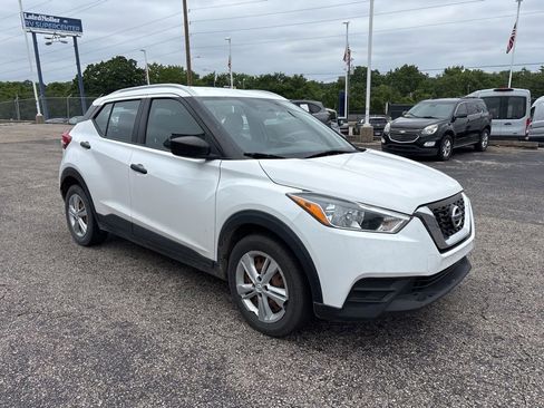 Used 2018 Nissan Kicks S FWD image 1