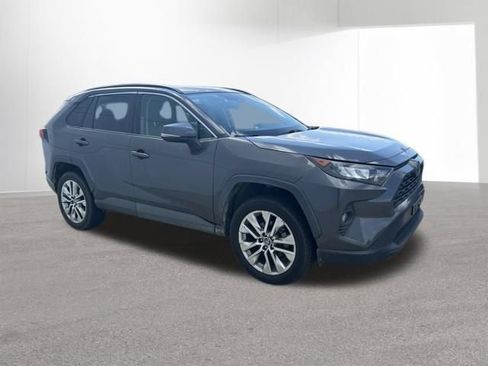 Used 2019 Toyota RAV4 XLE Premium w/ Cold Weather Package AWD/4WD image 16