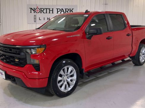 Used 2022 Chevrolet Silverado 1500 Custom image 5