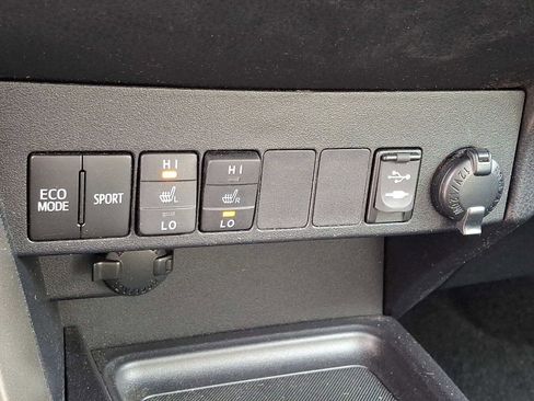 Used 2013 Toyota RAV4 Limited image 28