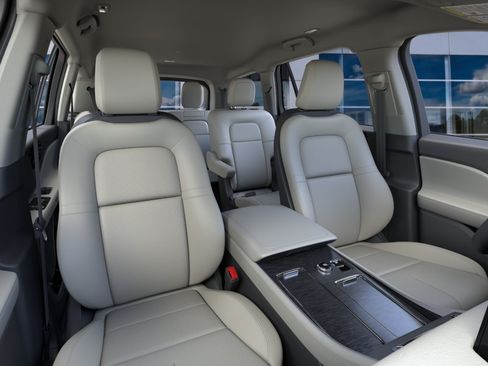 New 2026 Lincoln Aviator AWD image 10