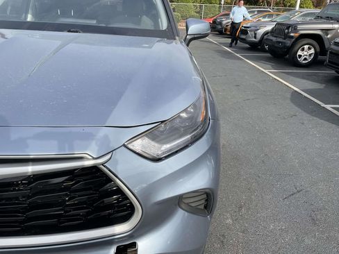 Used 2023 Toyota Highlander LE image 14