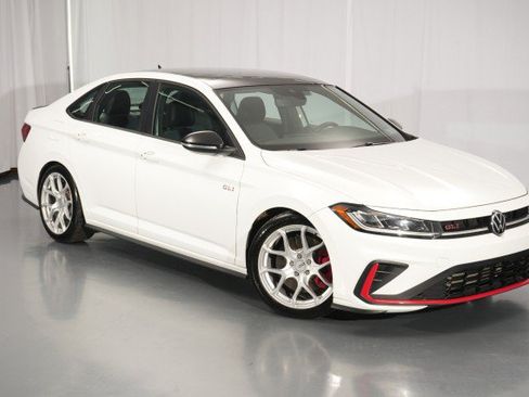 Used 2025 Volkswagen Jetta GLI Autobahn FWD image 8