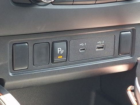 Used 2024 Nissan Frontier PRO-4X w/ Technology Package AWD/4WD image 27