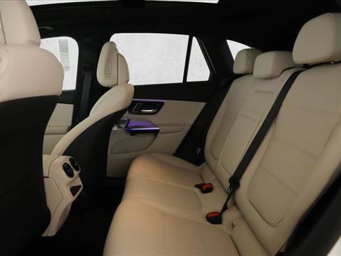 Certified 2025 Mercedes-Benz GLC 300 4MATIC image 17