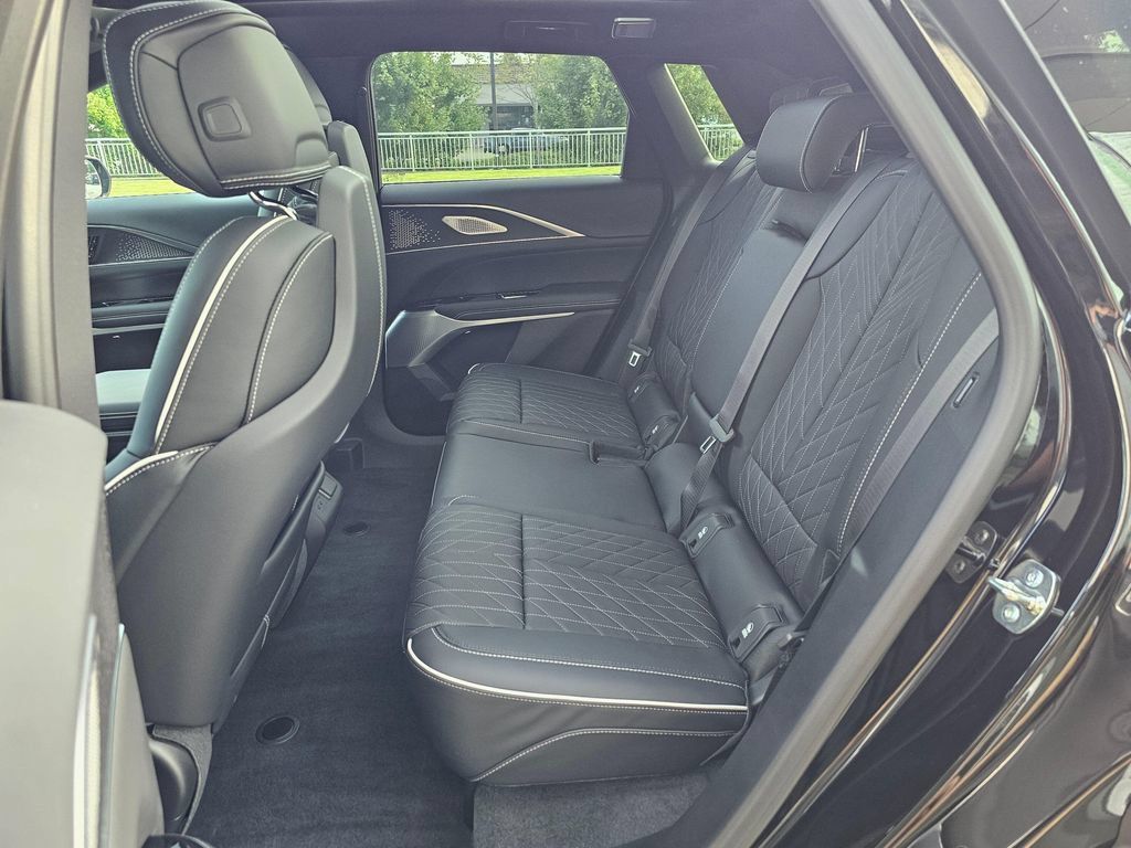 New 2027 Cadillac Lyriq V Premium AWD/4WD image 16