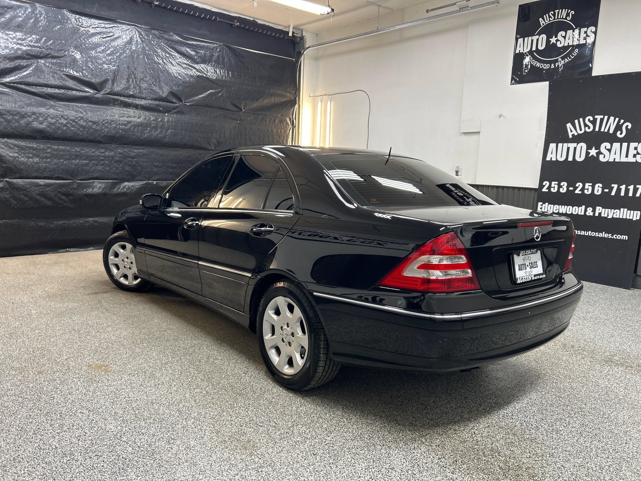 Used 2005 Mercedes-Benz C 320 Sedan image 4