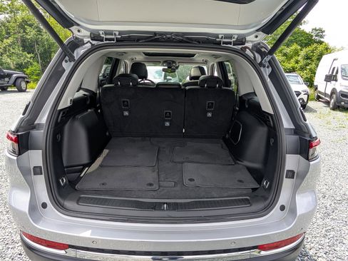 Used 2022 Jeep Grand Cherokee Limited image 12