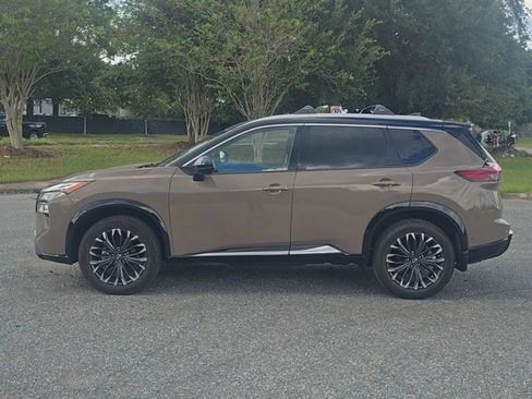 Used 2025 Nissan Rogue Platinum FWD image 4
