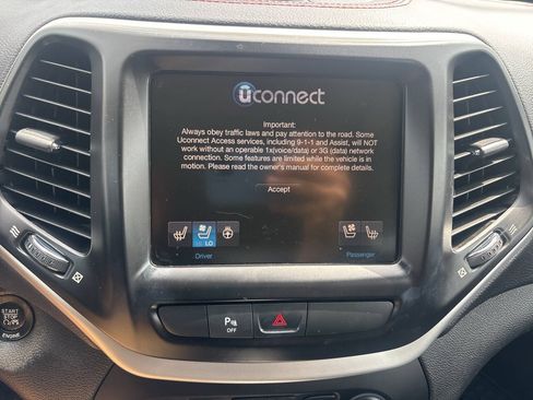 Used 2016 Jeep Cherokee Trailhawk w/ Comfort/Convenience Group AWD/4WD image 21