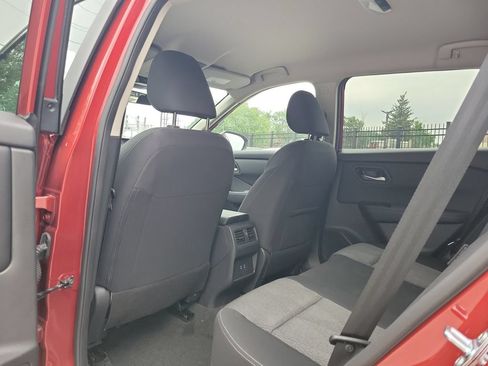Used 2025 Nissan Rogue SV FWD image 10