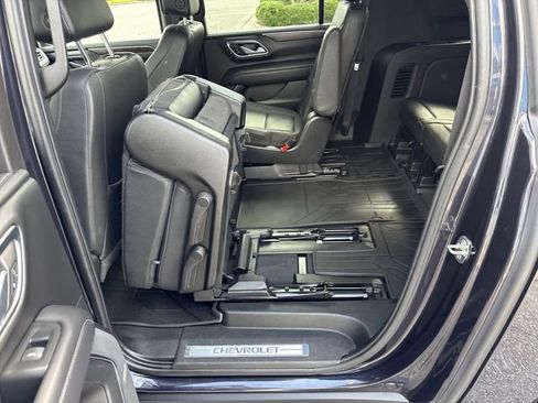 Used 2023 Chevrolet Suburban LT RWD image 15