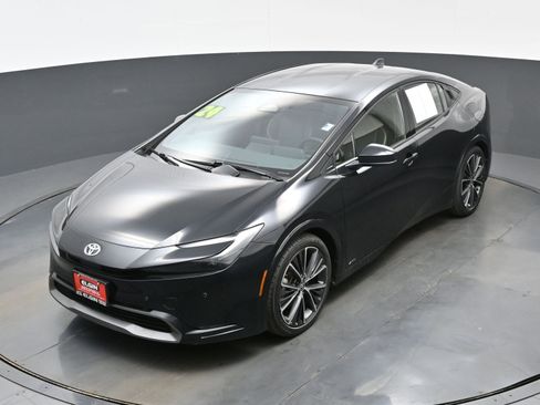 Used 2024 Toyota Prius XLE image 32