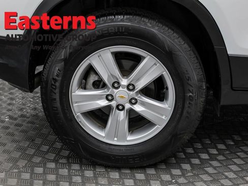 Used 2020 Chevrolet Trax LT w/ LT Convenience Package image 29