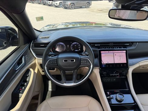 Used 2023 Jeep Grand Cherokee Limited AWD/4WD image 13