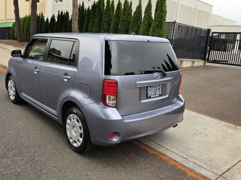 Used 2012 Scion xB FWD image 7