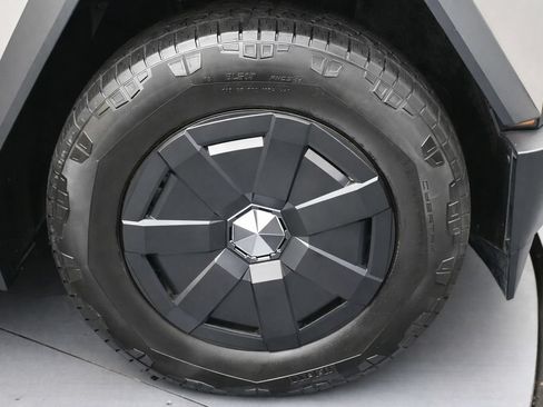 Used 2024 Tesla Cybertruck AWD Crew Cab image 9