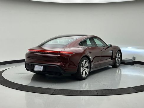 Used 2022 Porsche Taycan image 9