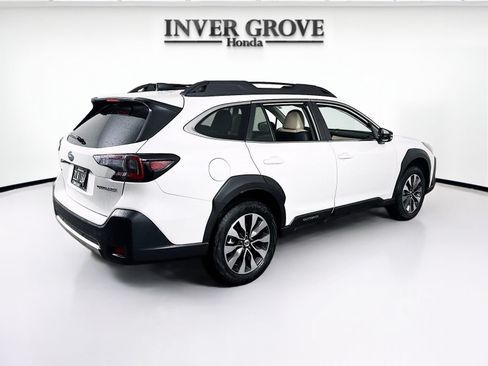 Used 2025 Subaru Outback Limited w/ Tech Package 3 AWD/4WD image 4