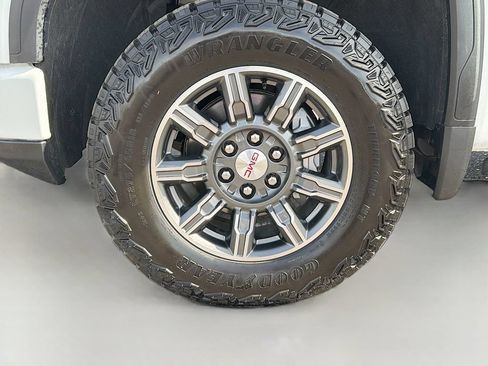 Used 2024 GMC Sierra 1500 AT4 w/ Technology Package AWD/4WD image 31