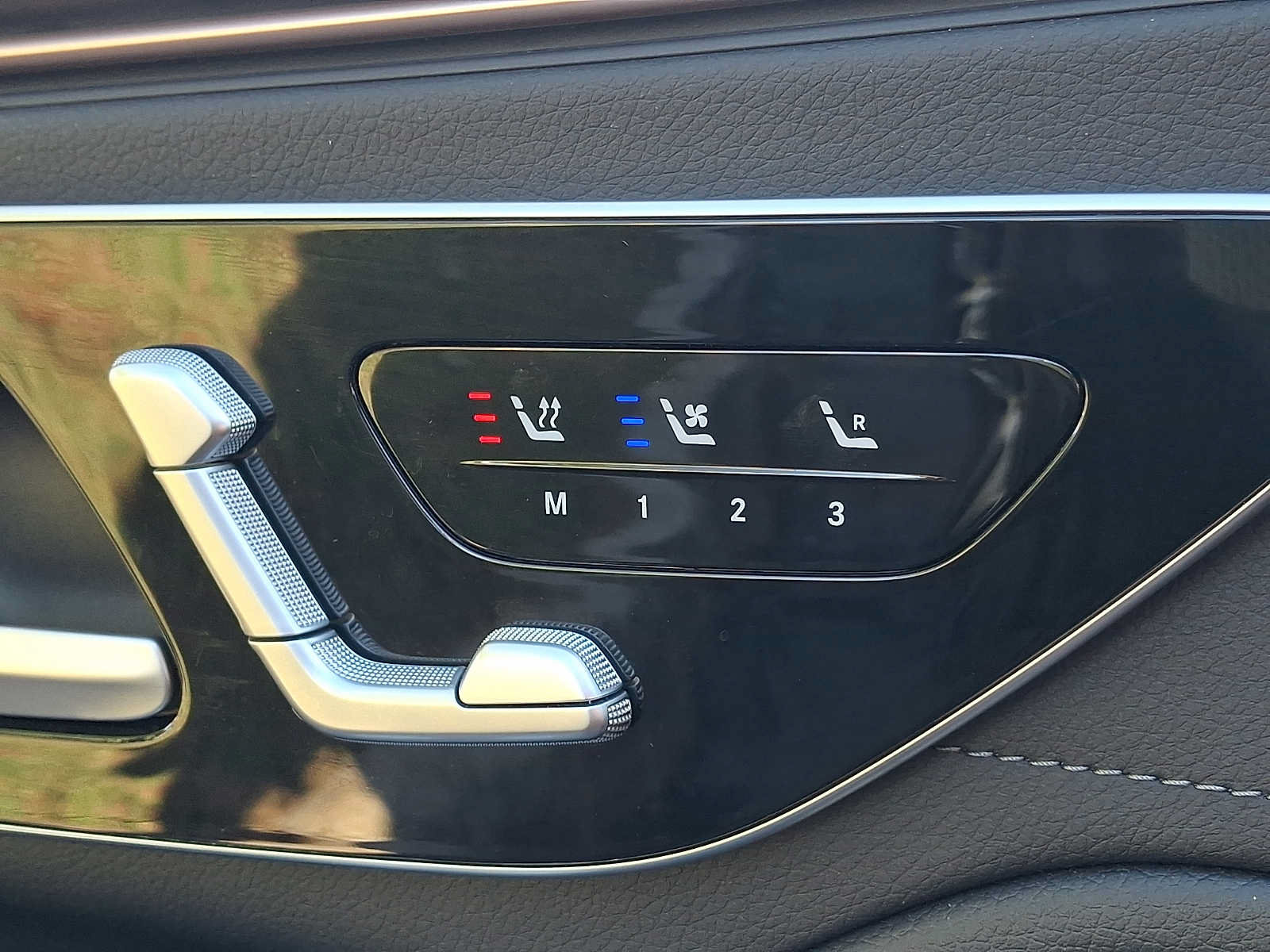 Used 2023 Mercedes-Benz EQS 580 4MATIC Sedan image 22