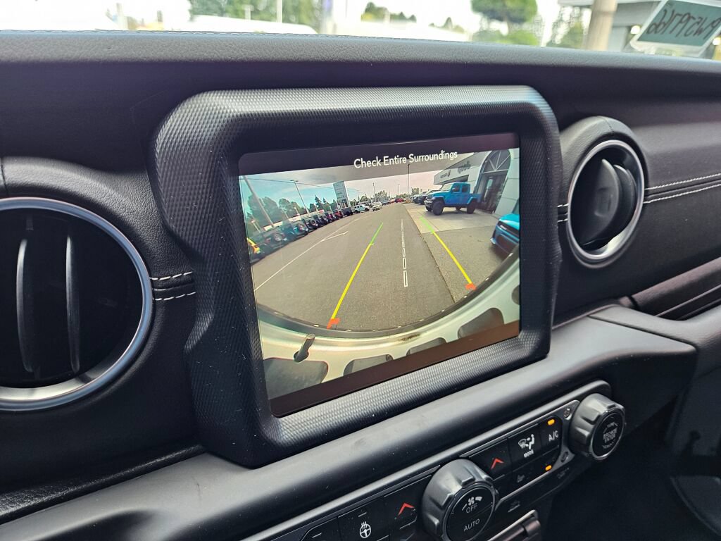 Used 2023 Jeep Wrangler Unlimited Sahara w/ Cold Weather Group AWD/4WD image 34