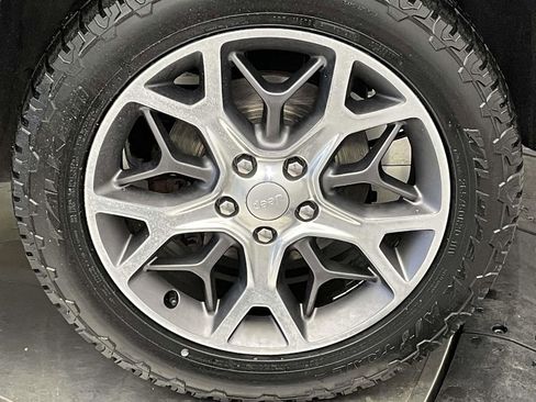 Used 2020 Jeep Grand Cherokee Limited w/ Premium Lighting Group image 12